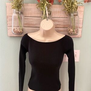 Chic Black Women's Crew Neck Sweater